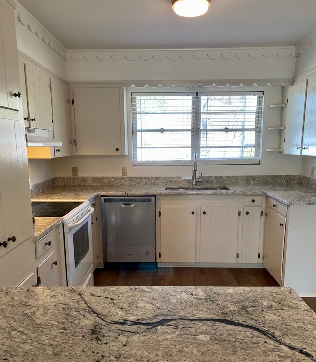 Building Photo - 455 Sandefur Dr