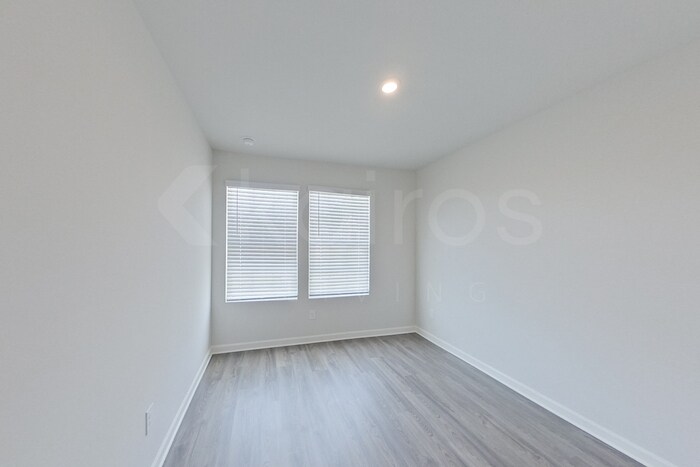 Building Photo - 380 Ironwood Ct