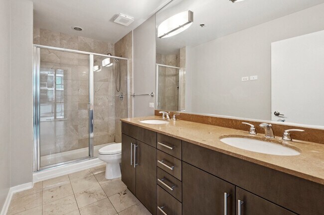 Building Photo - 123 S Green St