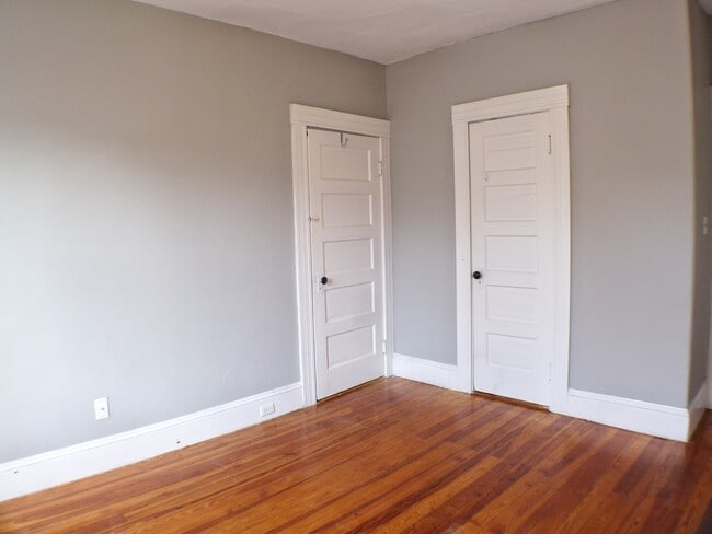 Building Photo - Bolivia St