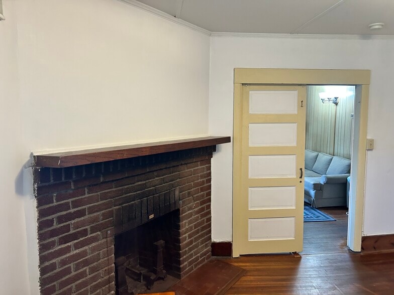 Building Photo - 127 College Ave