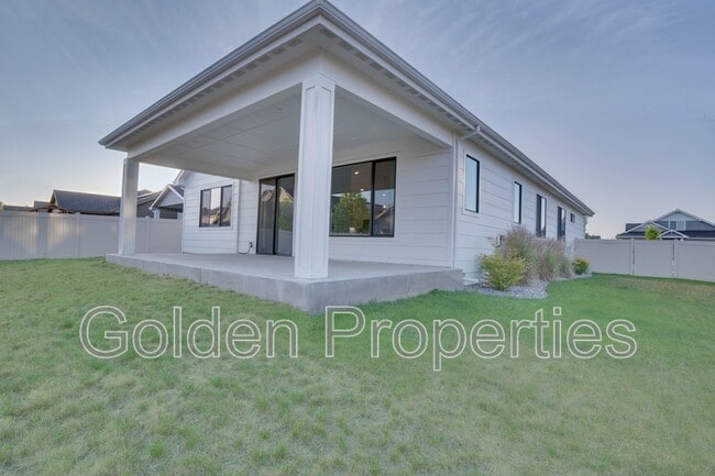 Building Photo - 2172 W Camus Dr