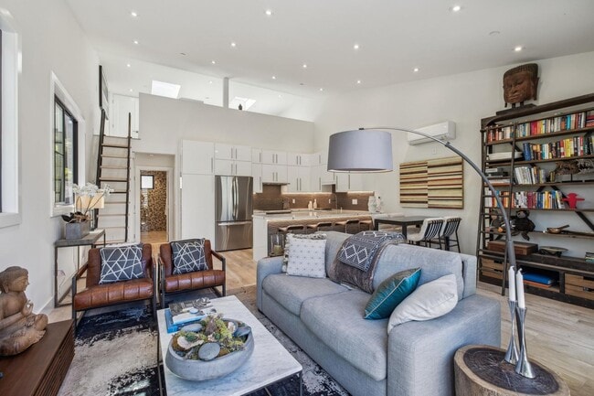 Building Photo - Newly Built Home With Loft in Downtown Palo Alto