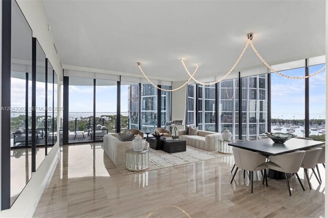 Building Photo - 2821 S Bayshore Dr