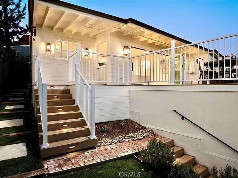 Building Photo - 1445 Bluebird Canyon Dr