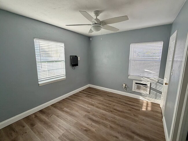 Building Photo - 401 S Mars Ave