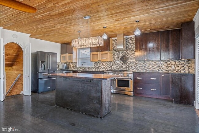 Building Photo - 312 N Hammonds Ferry Rd