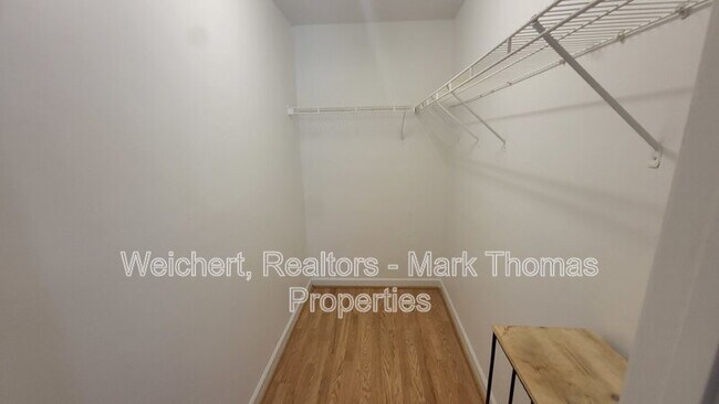 Building Photo - 929 Morreene Rd