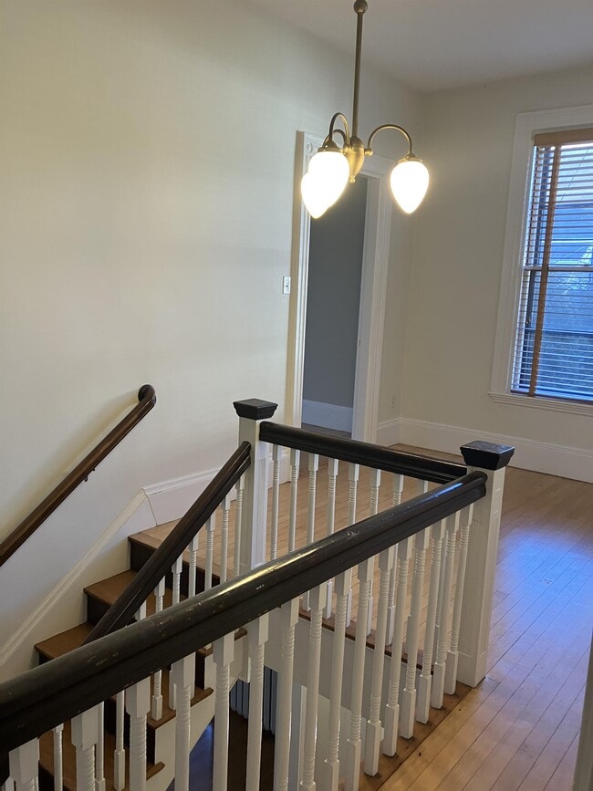 Building Photo - 322 Spring St