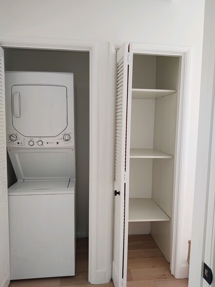 washer/dryer w/ storage - 1422 19th St