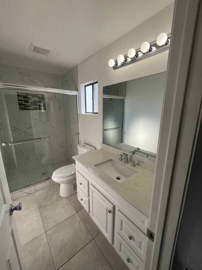 Building Photo - 248 E 5th St