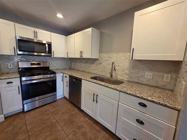 Building Photo - 1115 Rock Canyon Dr