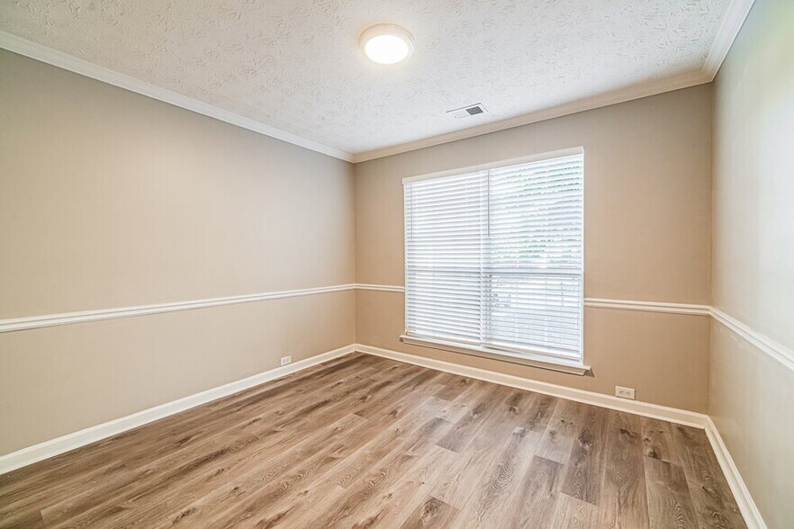 Building Photo - 1955 Hidden Valley Dr SW