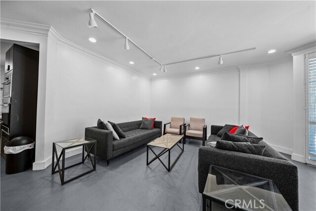 Building Photo - 950 Kings Rd
