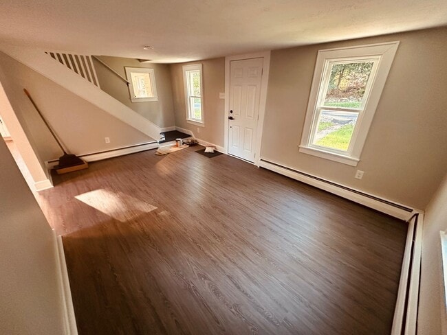 Building Photo - Newly Remodeled Home