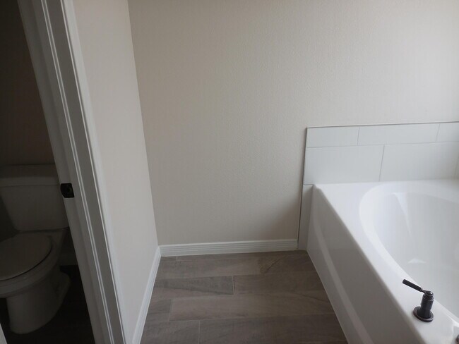 Building Photo - 213 Epsom Dr