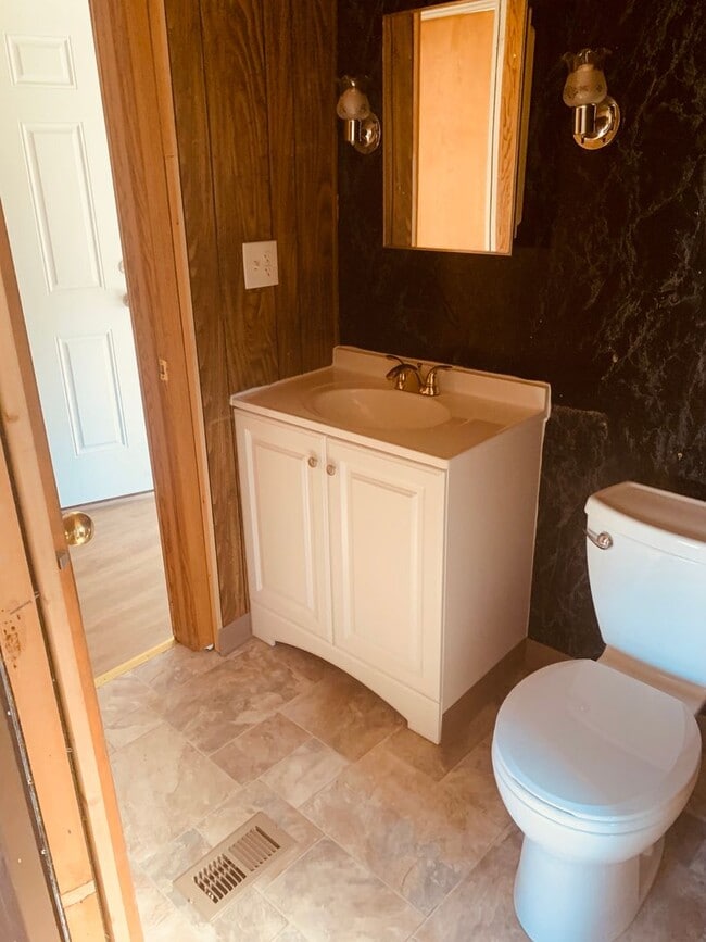 Building Photo - 2 Bedroom 2 bath Mobile Home in Great Falls