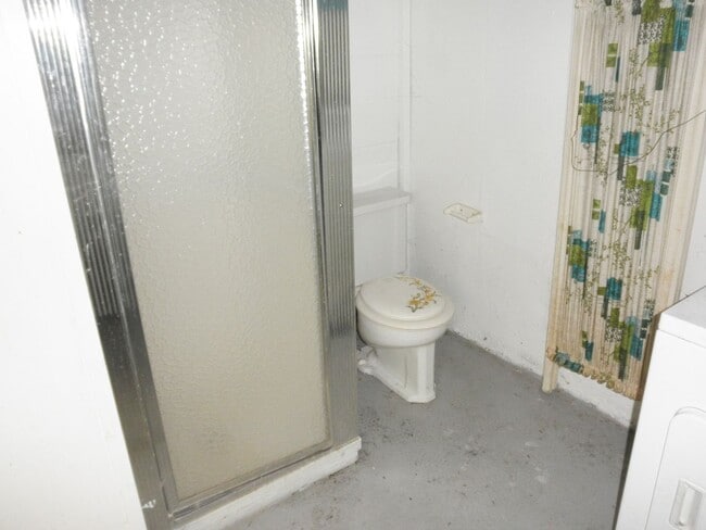 Building Photo - 2 BR Ranch Style Home with Fenced-in Back Yard & 1-Car Detached Garage