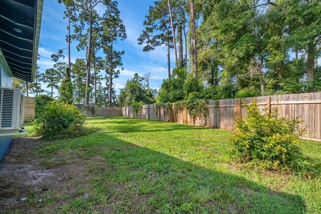 Building Photo - Convenient & Comfortable 1/1 – Updated and...