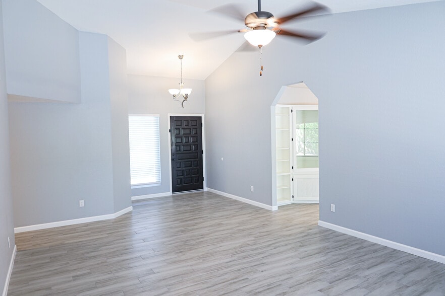 Building Photo - 14101 N 78th Dr