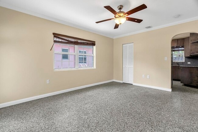 Building Photo - 714 8th Ave N