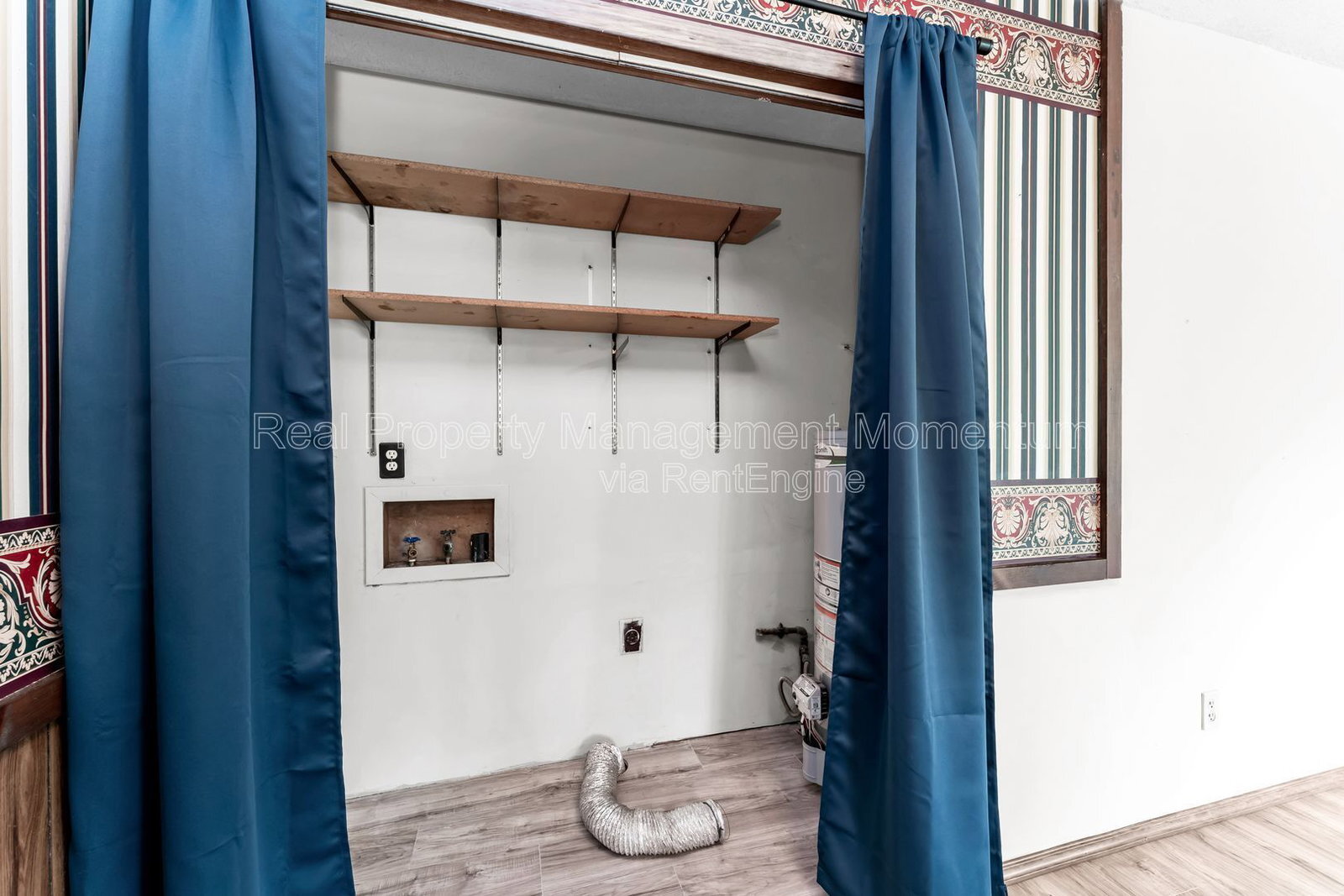 Building Photo - 716 E Locust St