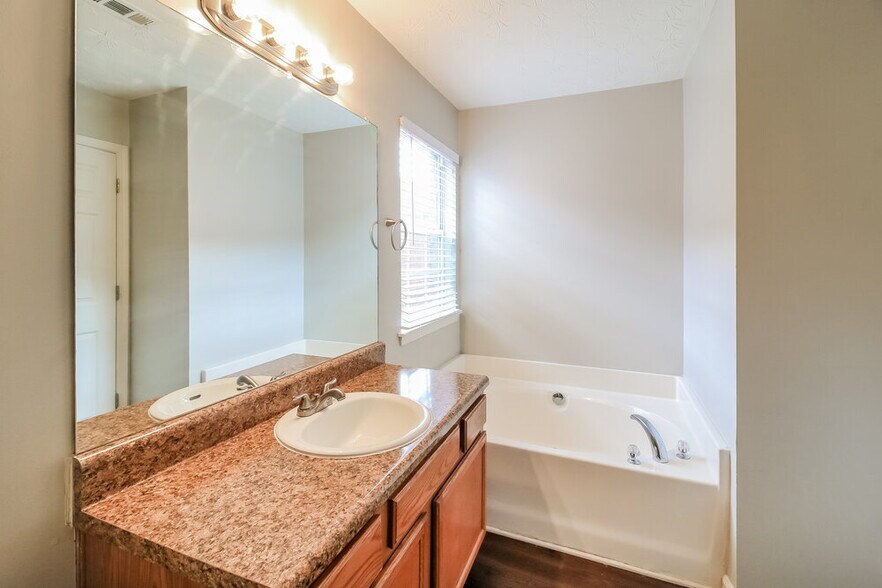 Building Photo - 1114 Dunaway Dr