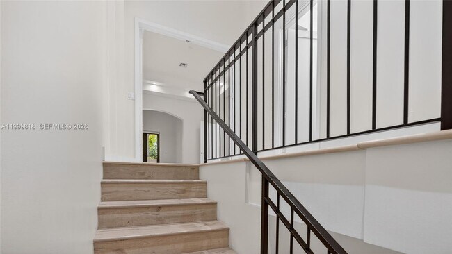 Building Photo - 622 Malaga Ave