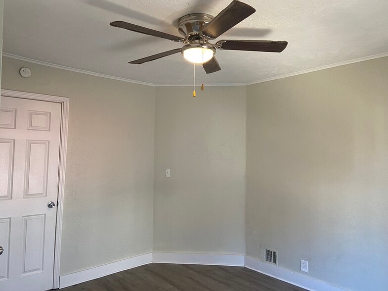 Building Photo - 734 Egleston Ave