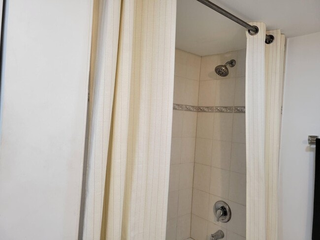 Building Photo - 4401 Crystal Lake Dr