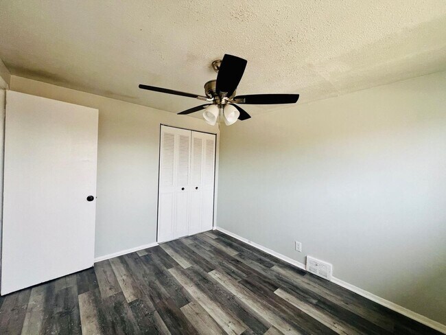 Building Photo - 5970 Glenway Dr