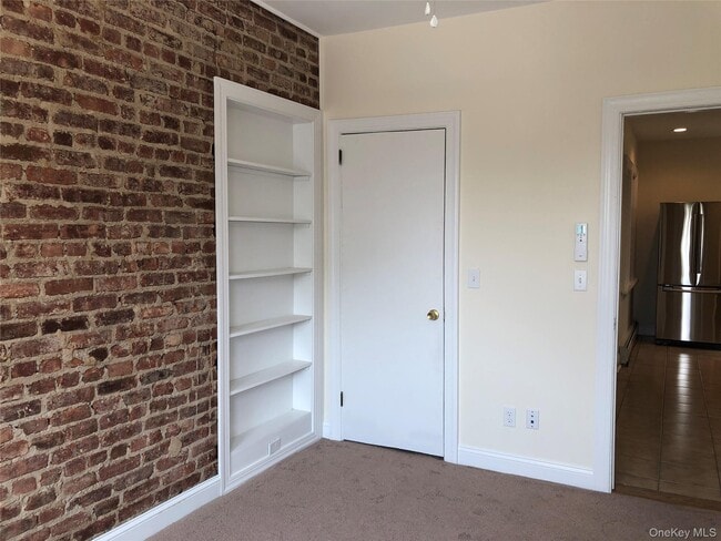 Building Photo - 6 Nassau Blvd