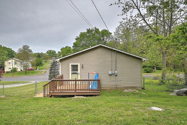 Building Photo - 303 Moorland Dr