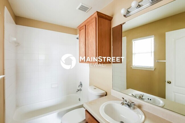 Building Photo - 3 Bedroom Pet-Friendly Home in San Antonio...
