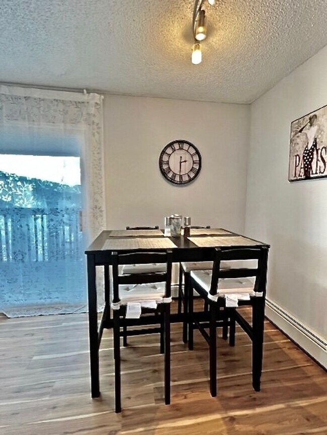 Building Photo - Furnished Cozy 1 Bedroom / 1 Bath Condo - Utilities Included