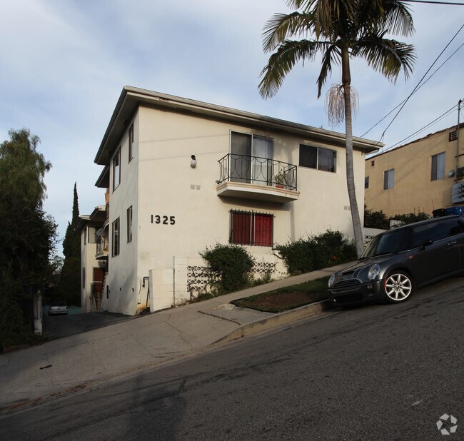 Primary Photo - 1325 Qunitera St