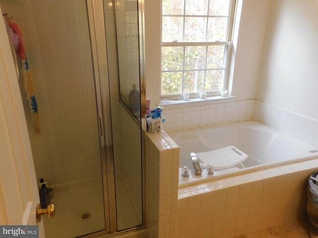 Building Photo - 337 Kirby St