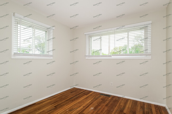 Building Photo - 850 Derhake Rd