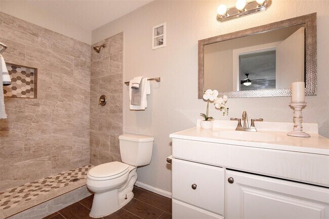 Building Photo - 3300 Pebblebrook Dr