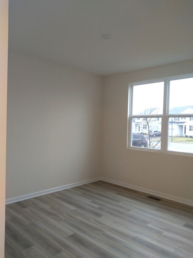 Building Photo - 410 Cottontail Ct