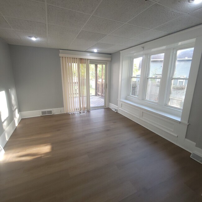 Building Photo - 1352 Sprague St