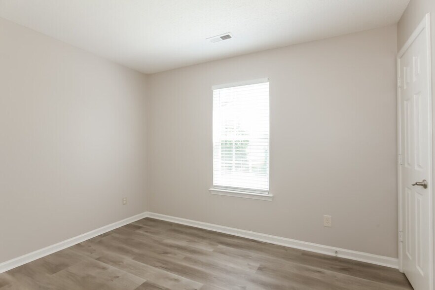 Building Photo - 1610 Royal Tree Ct