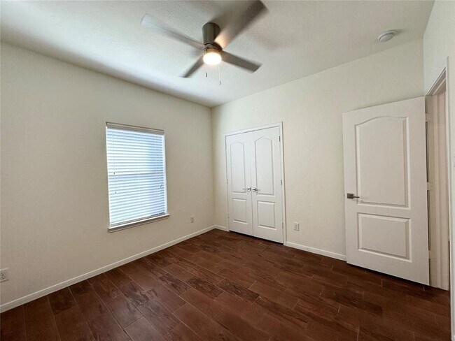Building Photo - 23702 N Newport Bend