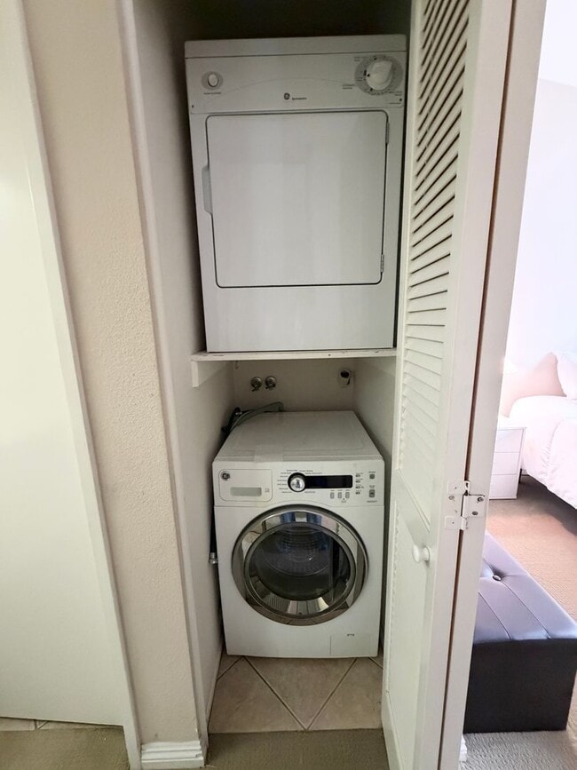 Building Photo - 76 Gavilan