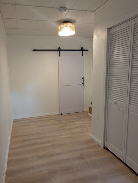 Office with door to laundry room - 281 E North End Ave