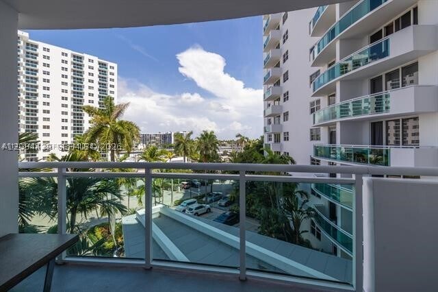 Building Photo - 3001 S Ocean Dr