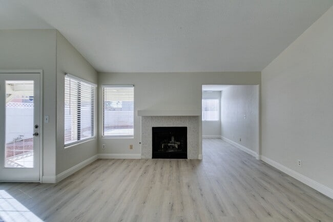 Building Photo - Lovely 1 story home near Warm Springs and Green Valley Pkwy with LARGE backyard!