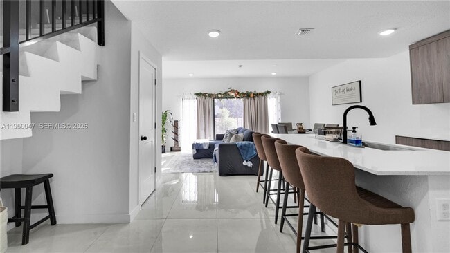 Building Photo - 417 NW 13 Ct