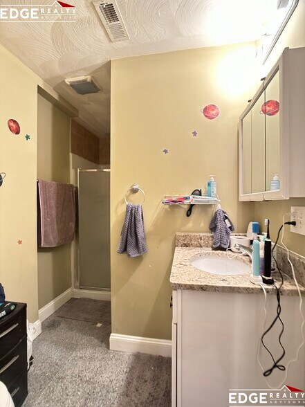 Building Photo - 8 Carmel St