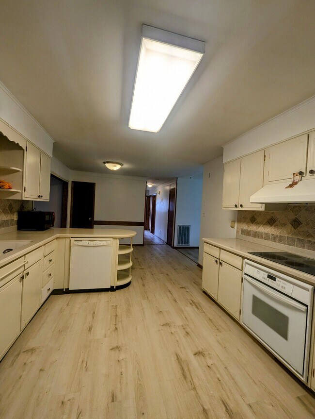 Building Photo - 11124 Farr Dr